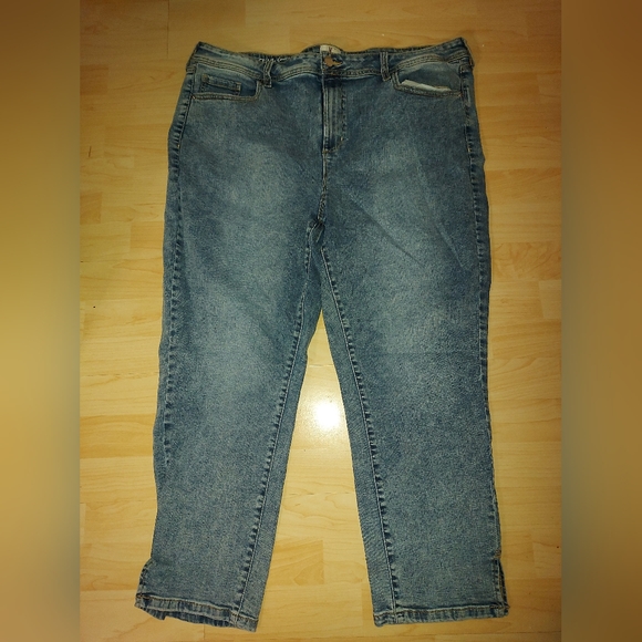 D/C Slightly Curvy Jeans With Slits - Picture 9 of 12